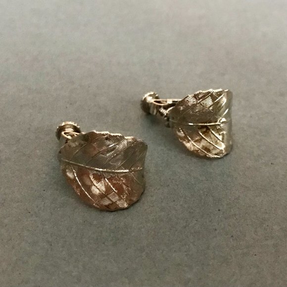 Vintage Napier Silver Curved Leaf Earrings - Picture 4 of 6